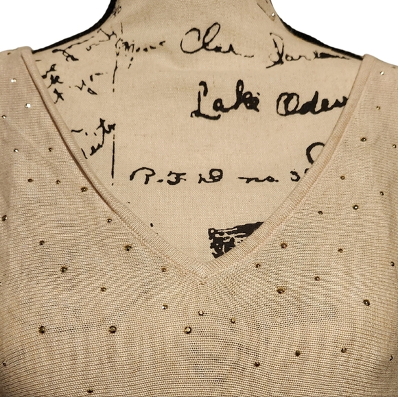 WHBM 3/4 Sleeve Double V Neck Blouse - Picture 3 of 10